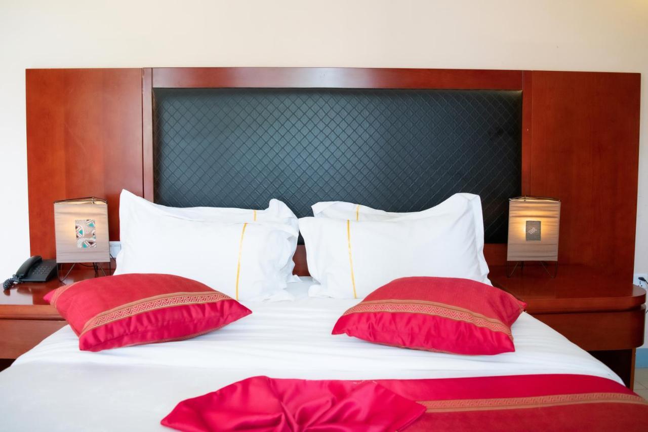 Orient Park Hotel Кігалі Екстер'єр фото